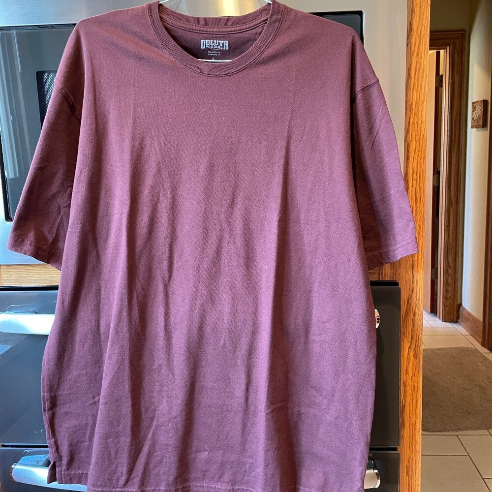Duluth Trading Co Men's T Shirt Relaxed Fit Longtail T Short Sleeve L Burgundy
